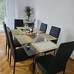 דירה Famille