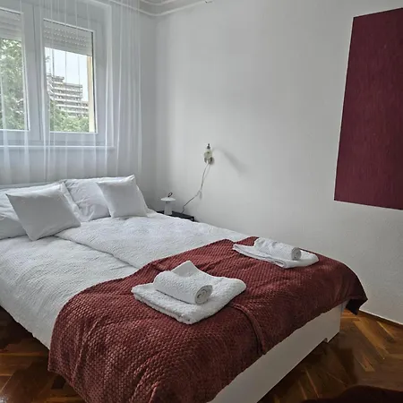 Famille Apartment *